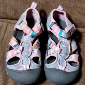 Keen sandals, Girl Size 2,